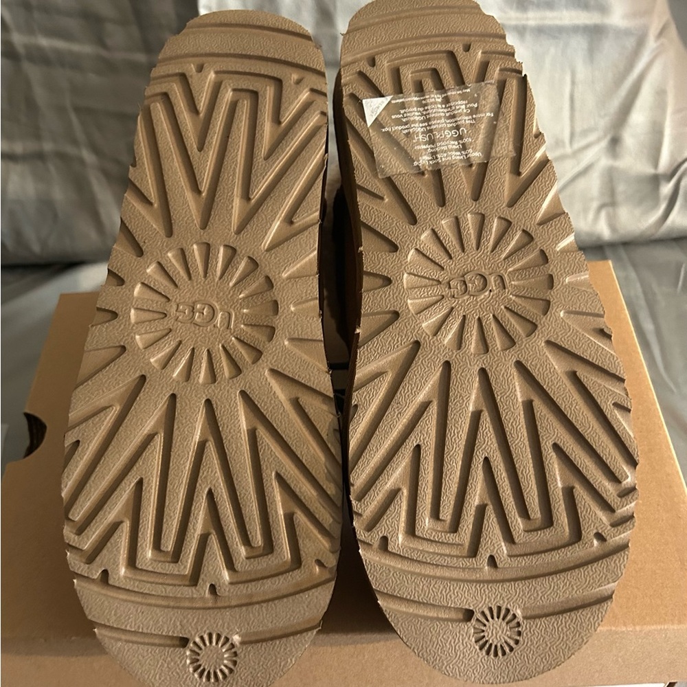 UGG Funkarra Slipper Shoe / Ankle Boots - Chestnut with Natural Shearling - Picture 3 of 7